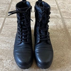 Black Universal Thread Combat Boots Size 8